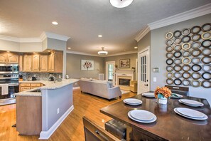 Interior - Lebanon Family Getaway w/ Pool, Bikes & Trails! (Lebanon)