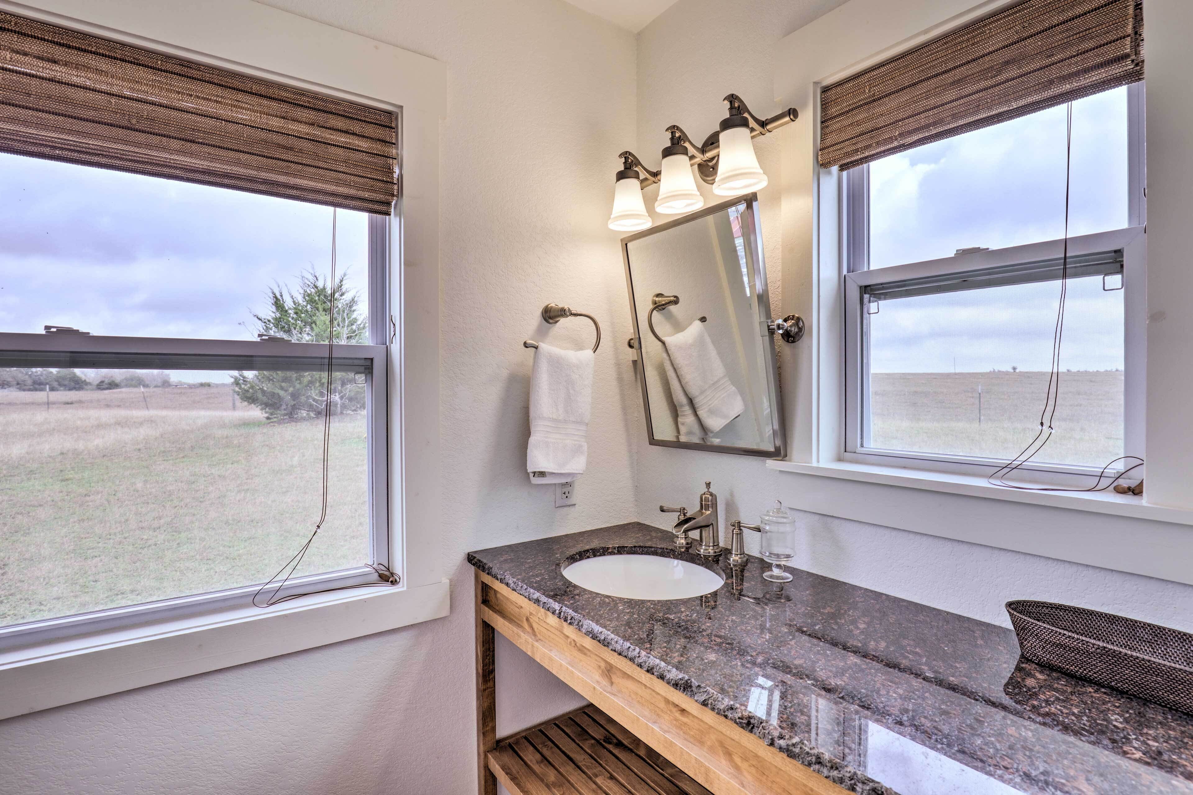 Secluded Texas Farmhouse: 12 Mi to La Grange!