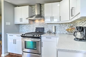 House (3 Bedrooms) | Interior - Vibrant ABQ Adobe Den: Mtn Views, Walk to Park! (Albuquerque)