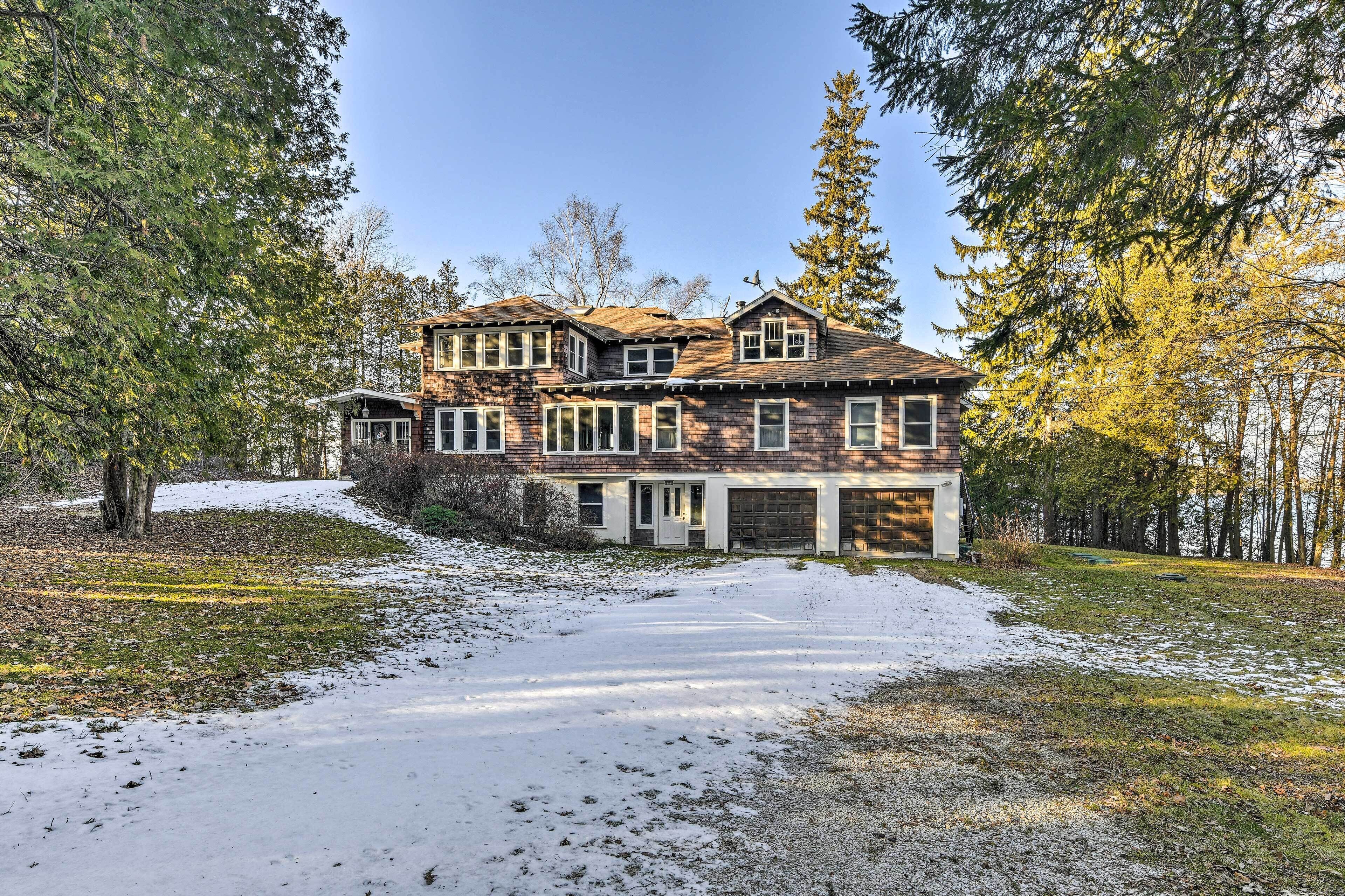 Waterfront Lake Champlain Vacation Rental!