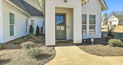 Opelika Townhome w/ Central A/C + Heating!