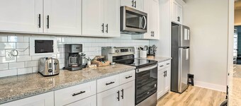 Opelika Townhome w/ Central A/C + Heating!