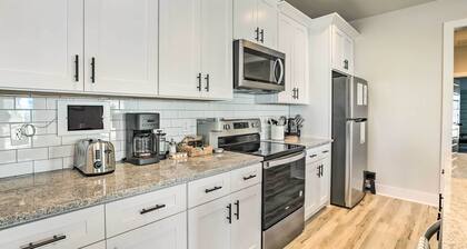 Opelika Townhome w/ Central A/C + Heating!