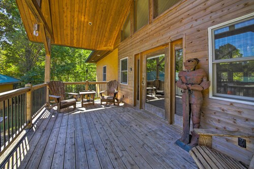 Peaceful Custom Carbondale Home w/ Pool, Near Siu!