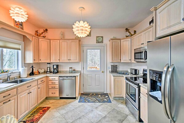 Cottage (2 Bedrooms) | Interior - Oceanfront Sullivan Cottage on 6 Acres w/ Kayak! (Sullivan)