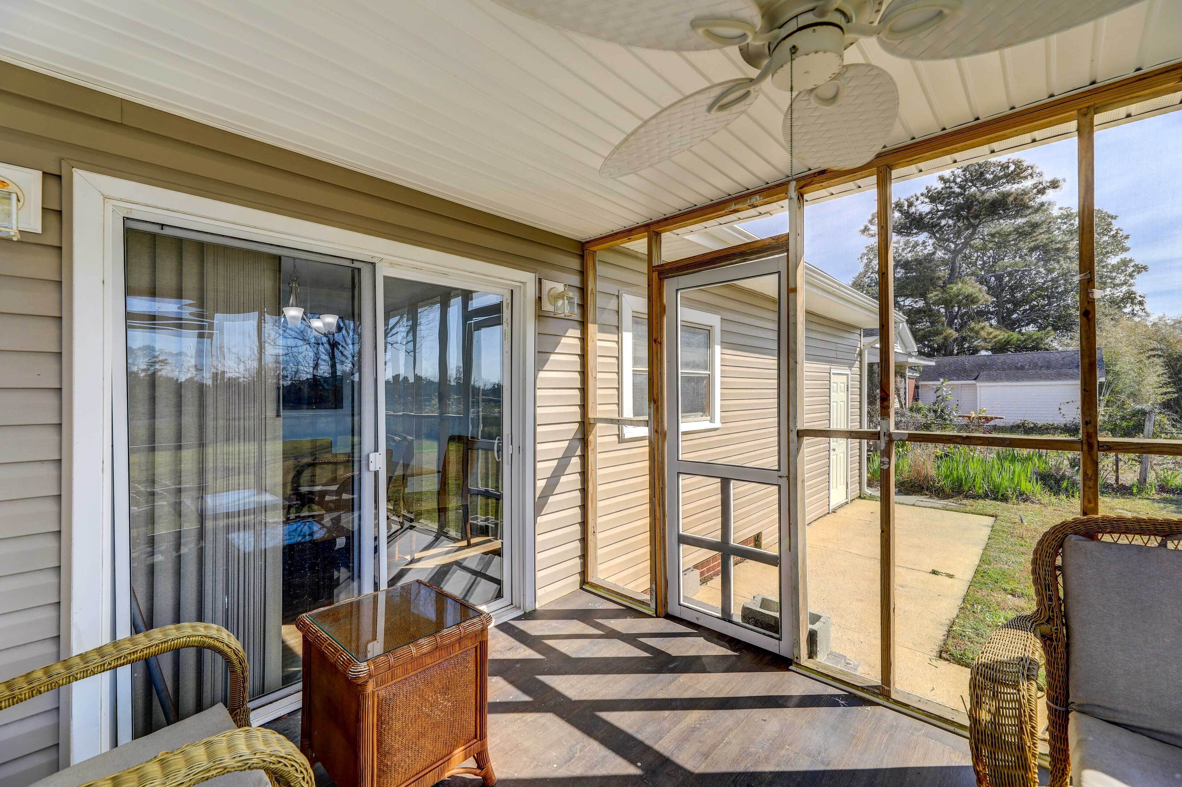 Pet-friendly Morehead City Home w/ Sunroom!