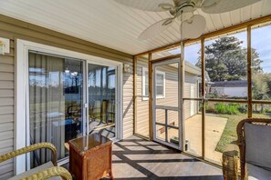 Terrace/patio - Pet-friendly Morehead City Home w/ Sunroom! (Morehead City)