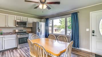 House (3 Bedrooms) | Interior