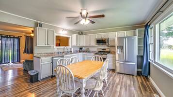 House (3 Bedrooms) | Front of property