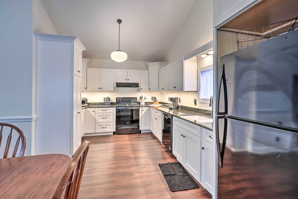 Walkable Sodus Point Retreat < 1 Mi To Lake - Sodus Point, NY
