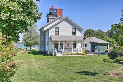 Walkable Sodus Point Retreat < 1 Mi to Lake