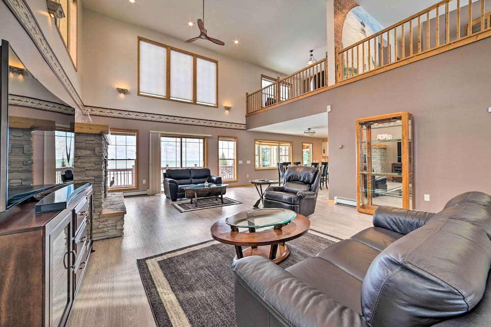 Spacious Lakefront Home w/ Sunroom & Bar! - Rogers City, MI