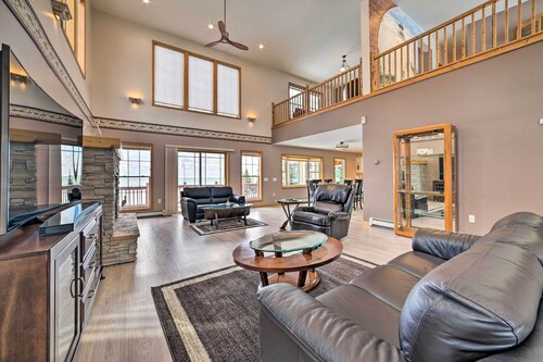 Spacious Lakefront Home w/ Sunroom & Bar!