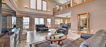 Spacious Lakefront Home w/ Sunroom & Bar!