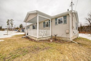 Cottage (3 Bedrooms) | Interior - Waterfront Evart House on Chippewa Lake Channel (Evart)