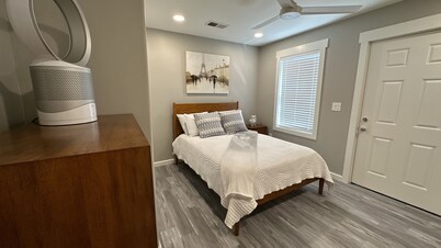 Cozy Retro Downtown Living