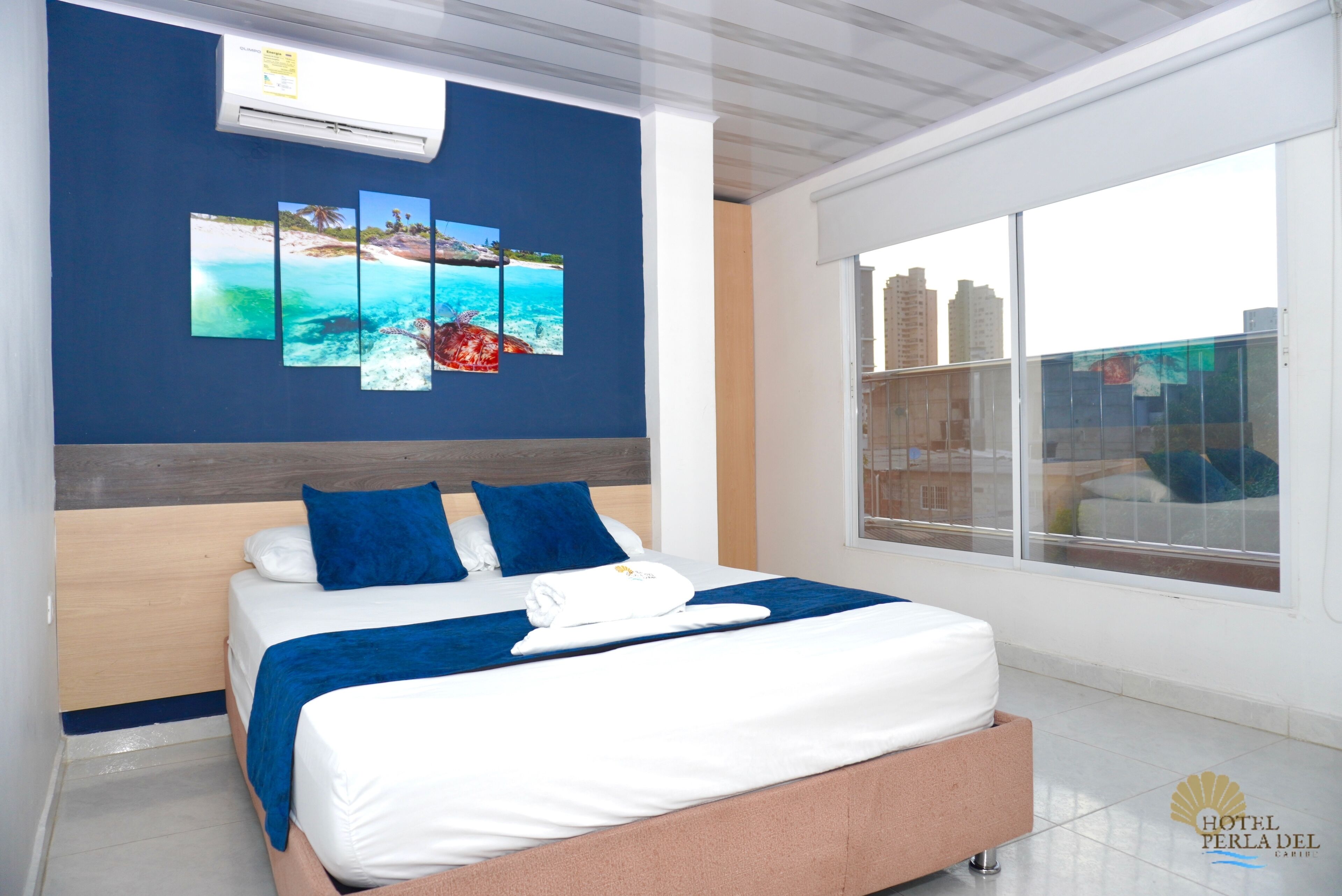 WiFi (無料)、ベッドシーツ