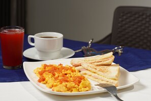 Free daily full breakfast - Hotel Perla Del Caribe (Santa Marta)