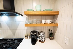 Fridge, oven, stovetop, coffee/tea maker