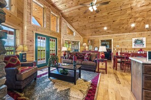 Smart TV, fireplace - Mountain views around the fireplace — your ultimate outdoor escape awaits! (Sevierville)