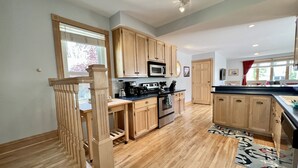 Coffee/tea maker, fridge, microwave, oven - The Bodin-ski House (Bayfield)