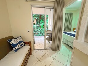 Superior Room | Living area | Smart TV - Hotel Nacional Inn Guarujá (Guarujá)