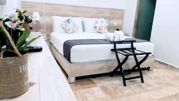 Comfort Suite (2B) | 1 bedroom, individually decorated, individually furnished, desk