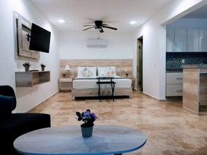 Comfort Suite (2B) | Individually decorated, individually furnished, desk, laptop workspace - 5a Coral Suites (Playa del Carmen)