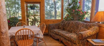 The Hand Hotel Bed & Breakfast