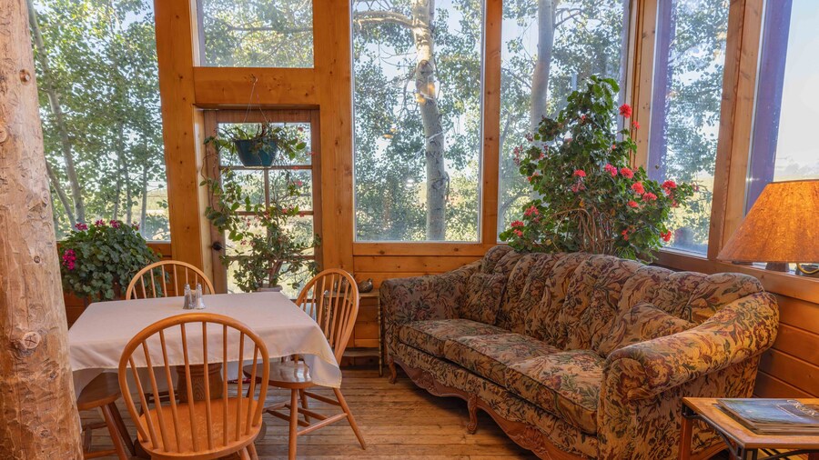 The Hand Hotel Bed & Breakfast