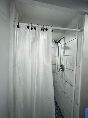 Doccia, asciugacapelli, bidet, asciugamani