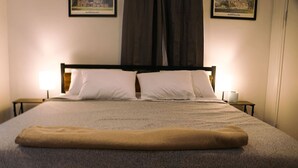 Room - Near Riverwalk, Hemisfair, Art & Dining Spots (San Antonio)