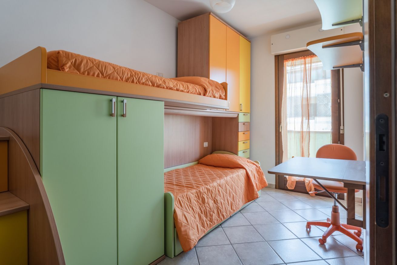 2 bedrooms, iron/ironing board, Internet
