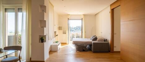 2 bedrooms, iron/ironing board, internet, bed sheets