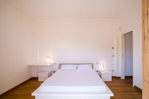 2 bedrooms, iron/ironing board, Internet, bed sheets - GuestHost - Dimora Montereale near the Sea (Trani)