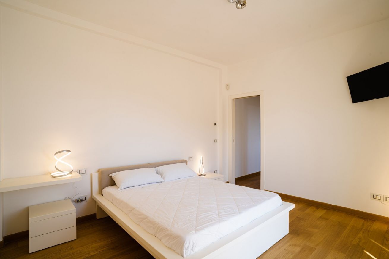 2 bedrooms, iron/ironing board, internet, bed sheets