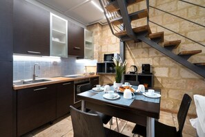 Microwave, oven, stovetop, dishwasher - GuestHost - Elegant apartment furnished with taste, boasts a suggestive architecture with vaults and floor in chianca di Trani, comfortable for 6 people being equipped with all the comforts for a pleasant stay, with two bedrooms and two bathrooms. Conven (Bari)