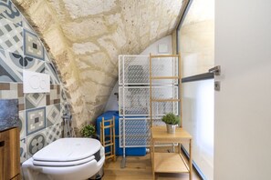 Spa - GuestHost - Elegant apartment furnished with taste, boasts a suggestive architecture with vaults and floor in chianca di Trani, comfortable for 6 people being equipped with all the comforts for a pleasant stay, with two bedrooms and two bathrooms. Conven (Bari)