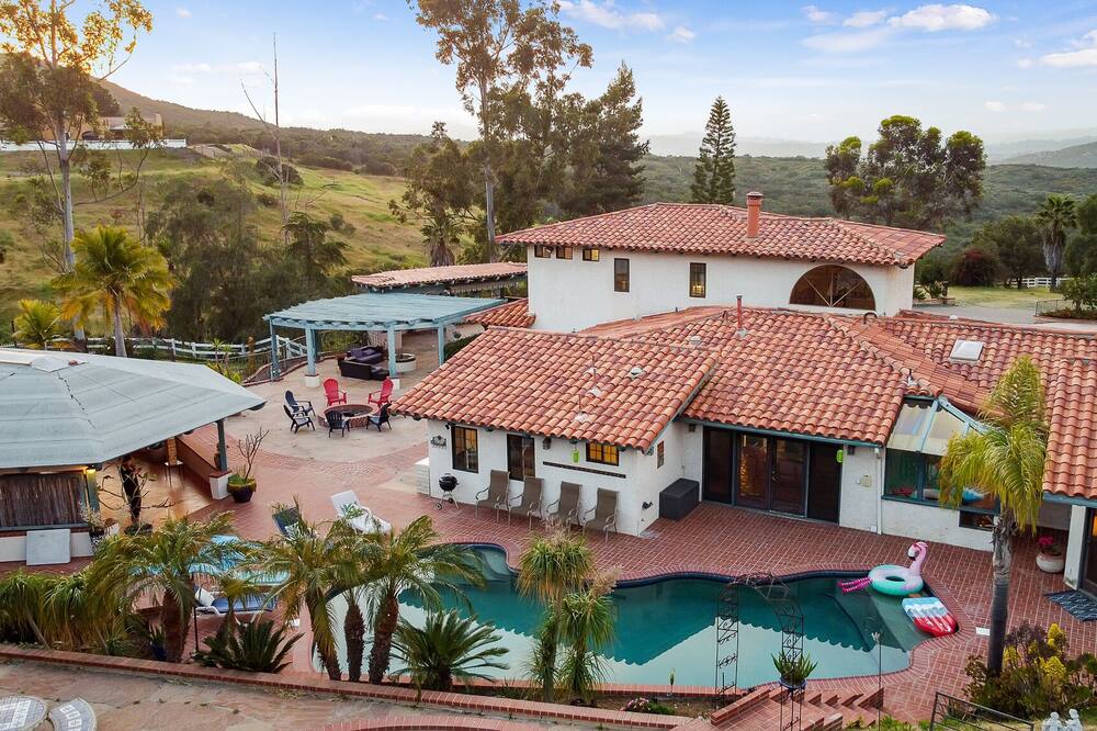 Sleeps 22 | Sun & Swim | Spanish Villa w/Hot Tub