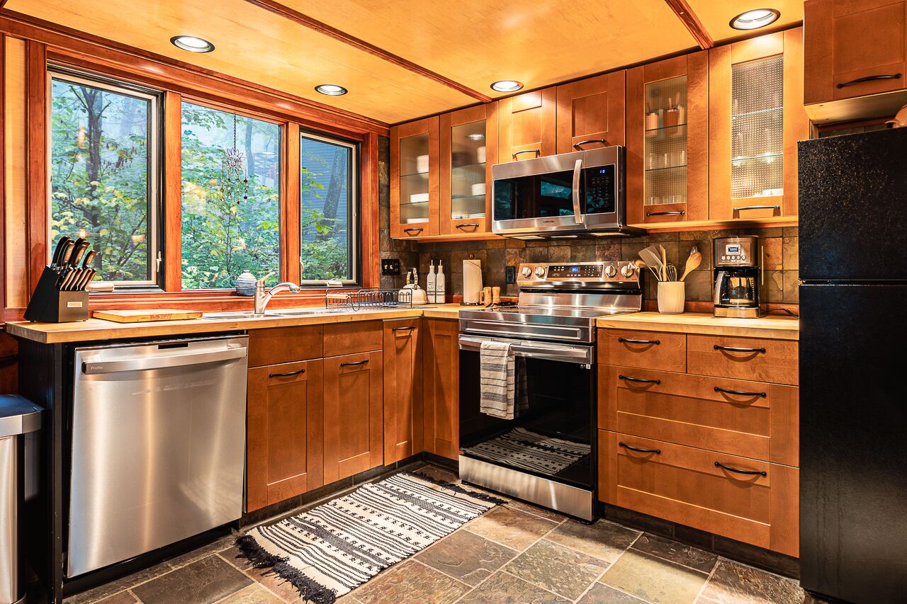 2min to Ski! DogsOK+Wood Stove+Grill+Fire Pit+Hike