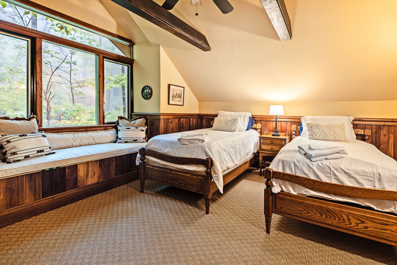 3 bedrooms, in-room safe, desk, iron/ironing board