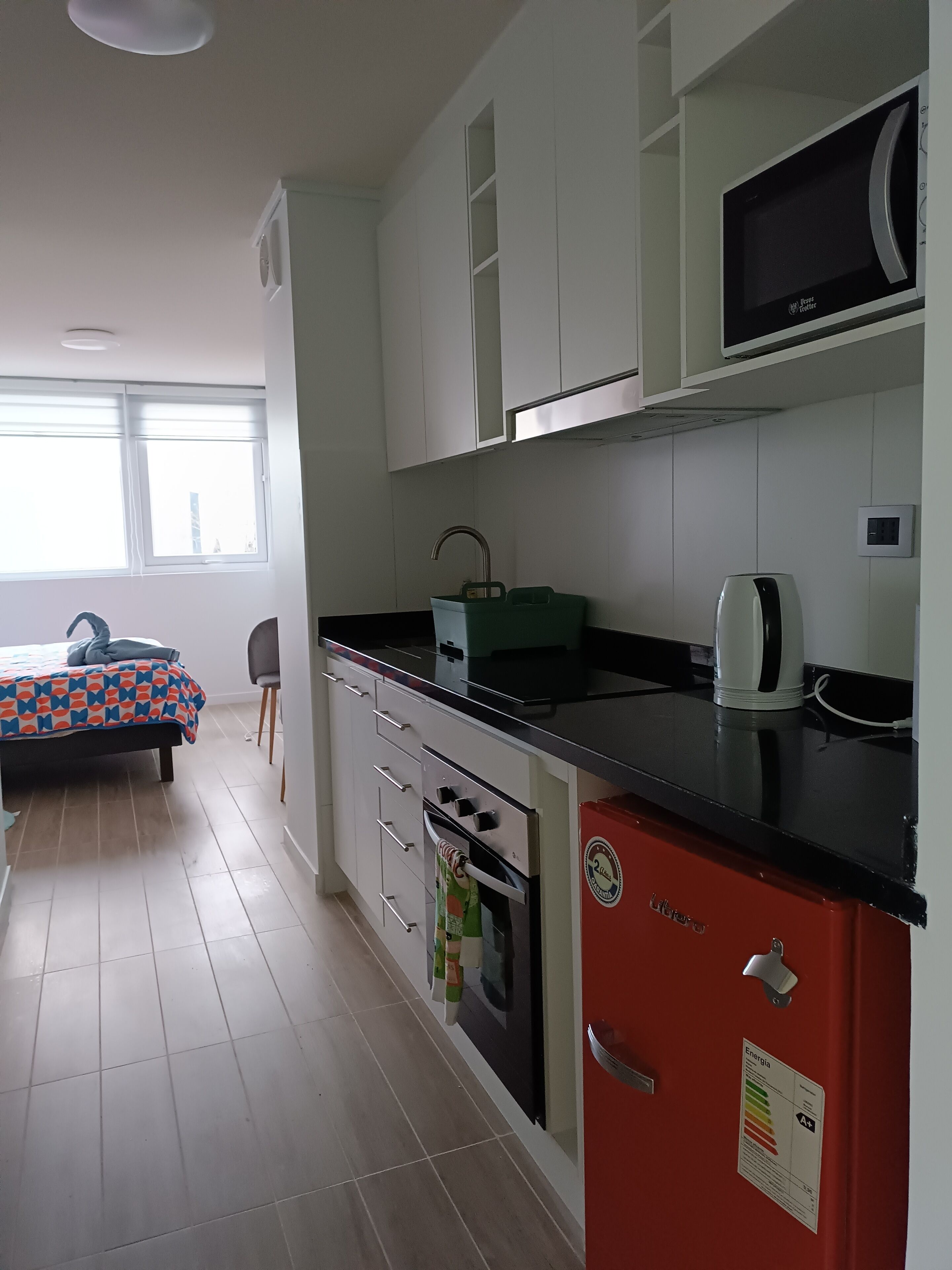 Studio | Cuisine privée | Mini réfrigérateur, micro-ondes, four, serviettes en papier