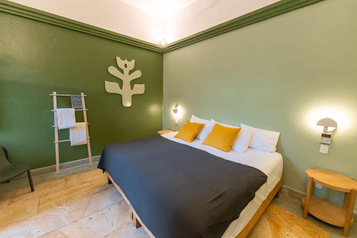 Habitación doble superior, 1 cama Queen size | 1 habitación y ropa de cama