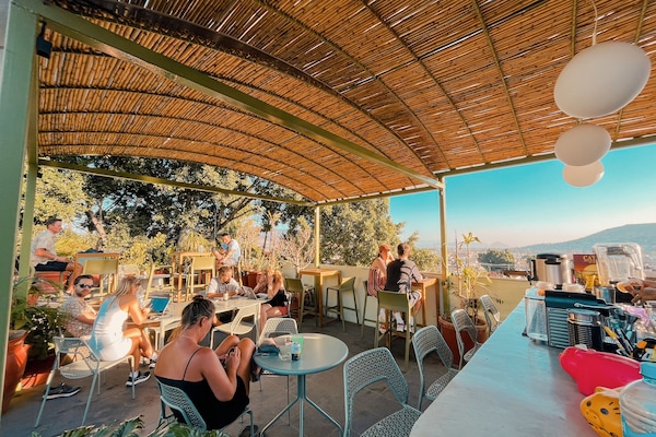 Daily continental breakfast (MXN 140 per person)