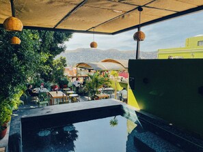 Outdoor pool - Viajero Oaxaca Hostel (Oaxaca)