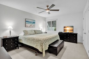 2 bedrooms, desk, free WiFi, bed sheets - Coastal Cottage-Steps to Siesta Key Beach (Siesta Key)