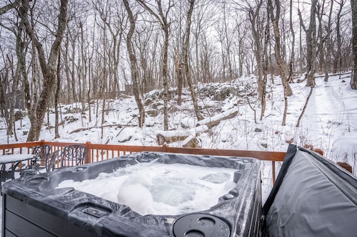 4min to Ski: Hot Tub Dogs OK PacMan Foosball Grill