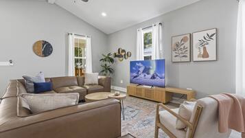 TV connectée, table de tennis de table, espaces bureaux