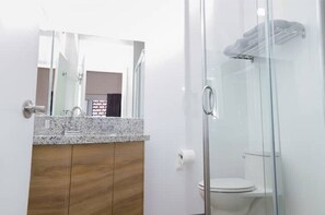 淋浴設備、風筒、提供毛巾、番梘