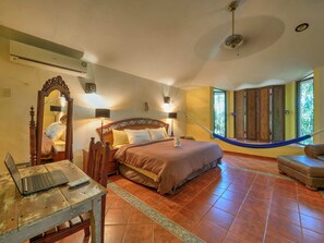 3 bedrooms, bed sheets - Quinta La Valentina  -  Yucatan Home Rentals (Mérida)